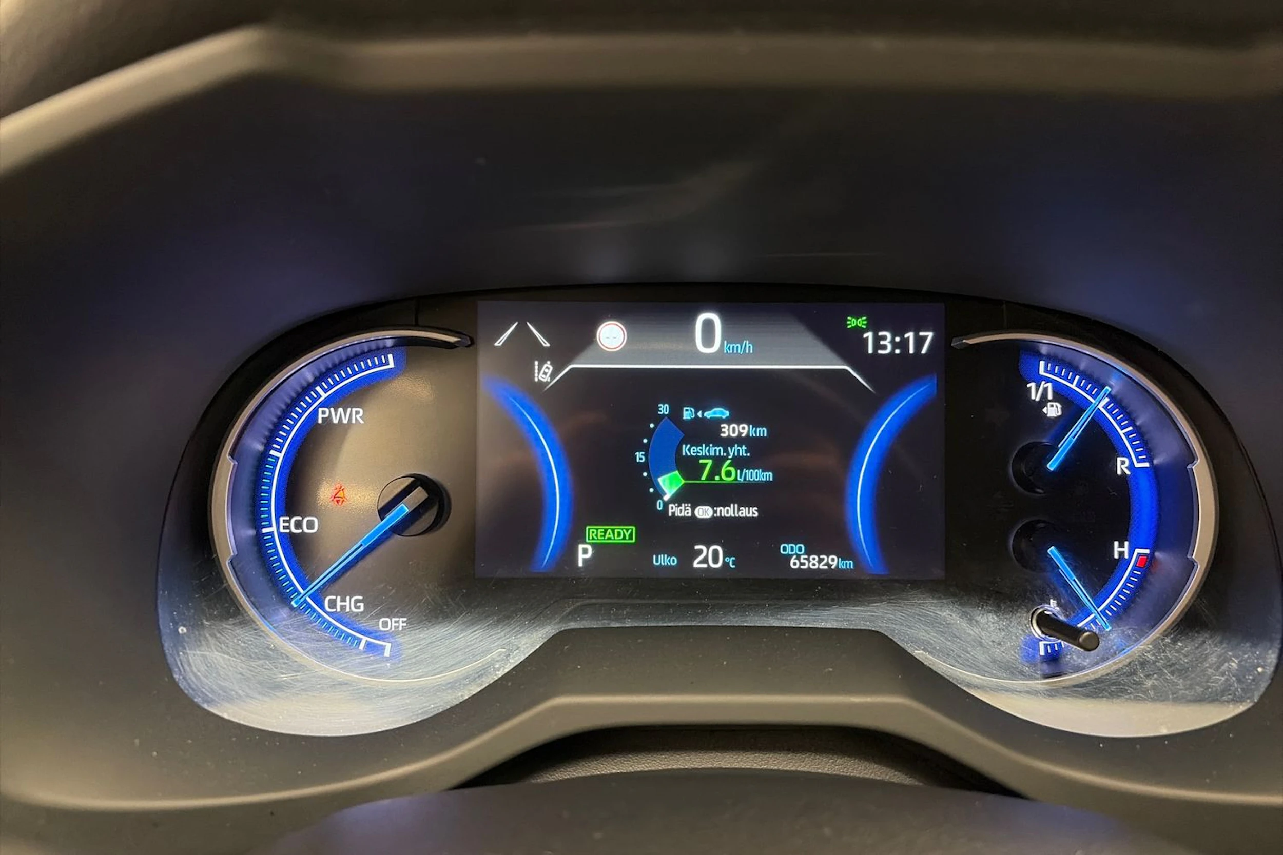 Sininen Toyota RAV4 2020 kuva 14.