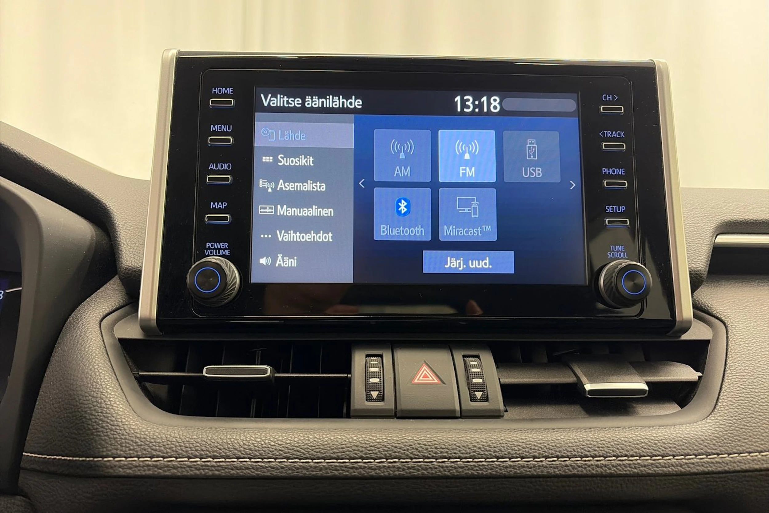 Sininen Toyota RAV4 2020 kuva 19.