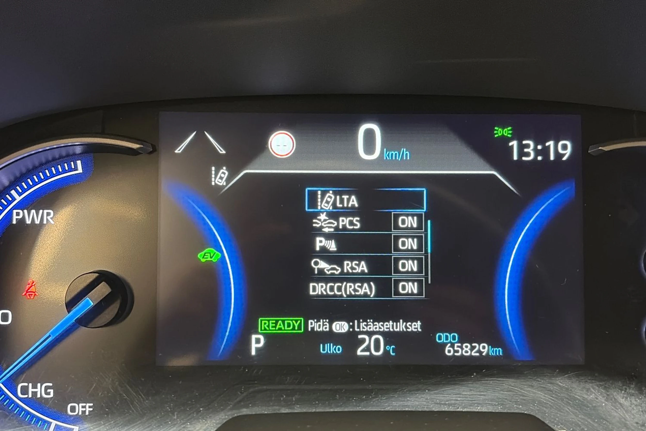 Sininen Toyota RAV4 2020 kuva 21.