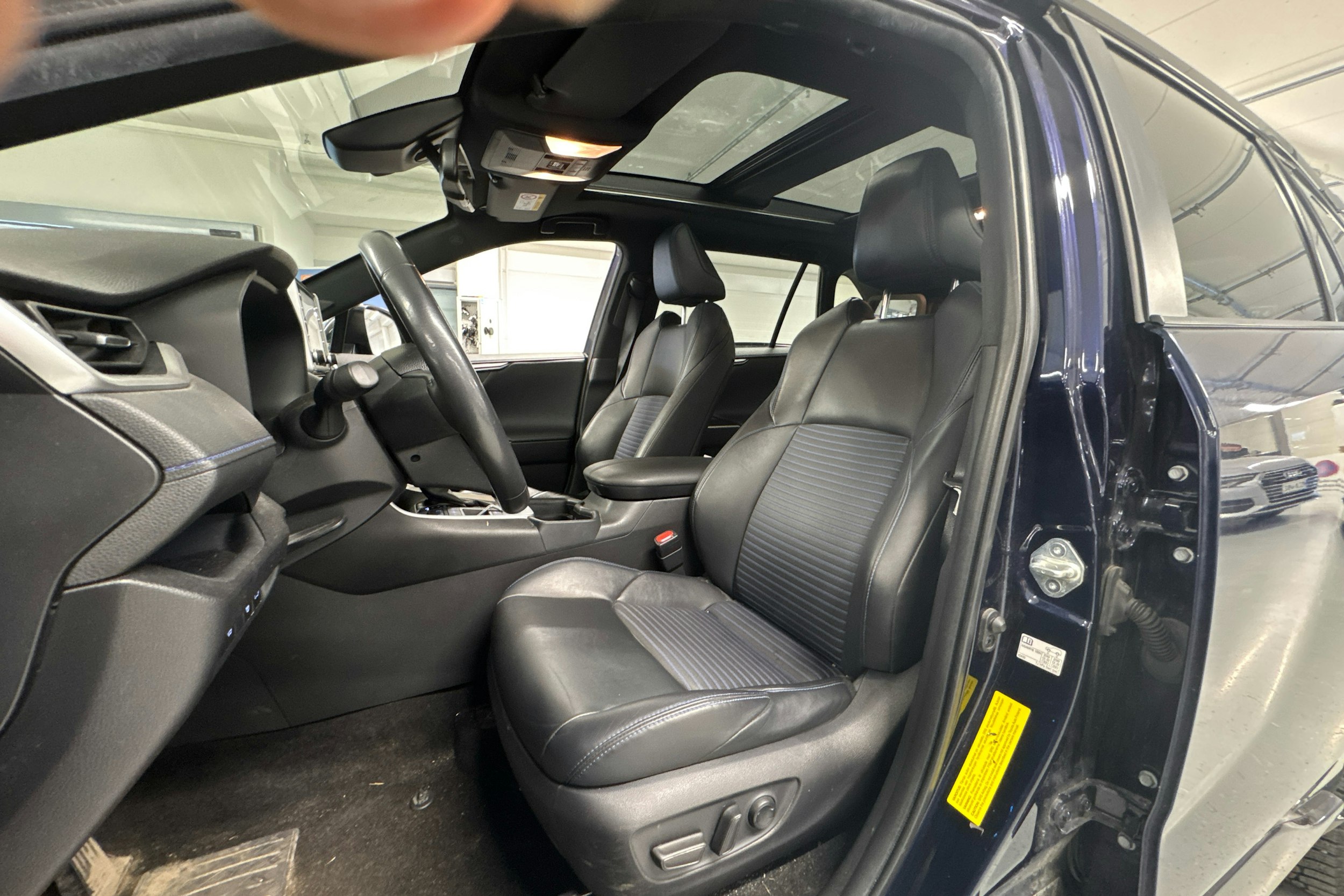 sininen Toyota RAV4 2020 kuva 3.