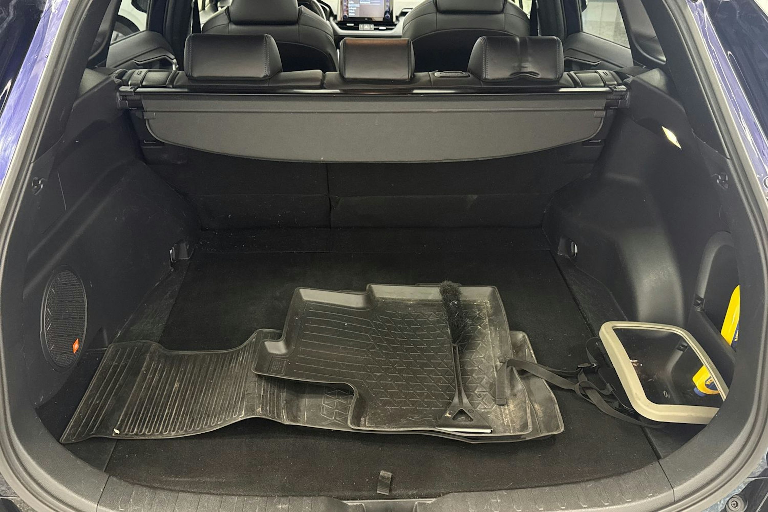 sininen Toyota RAV4 2020 kuva 32.