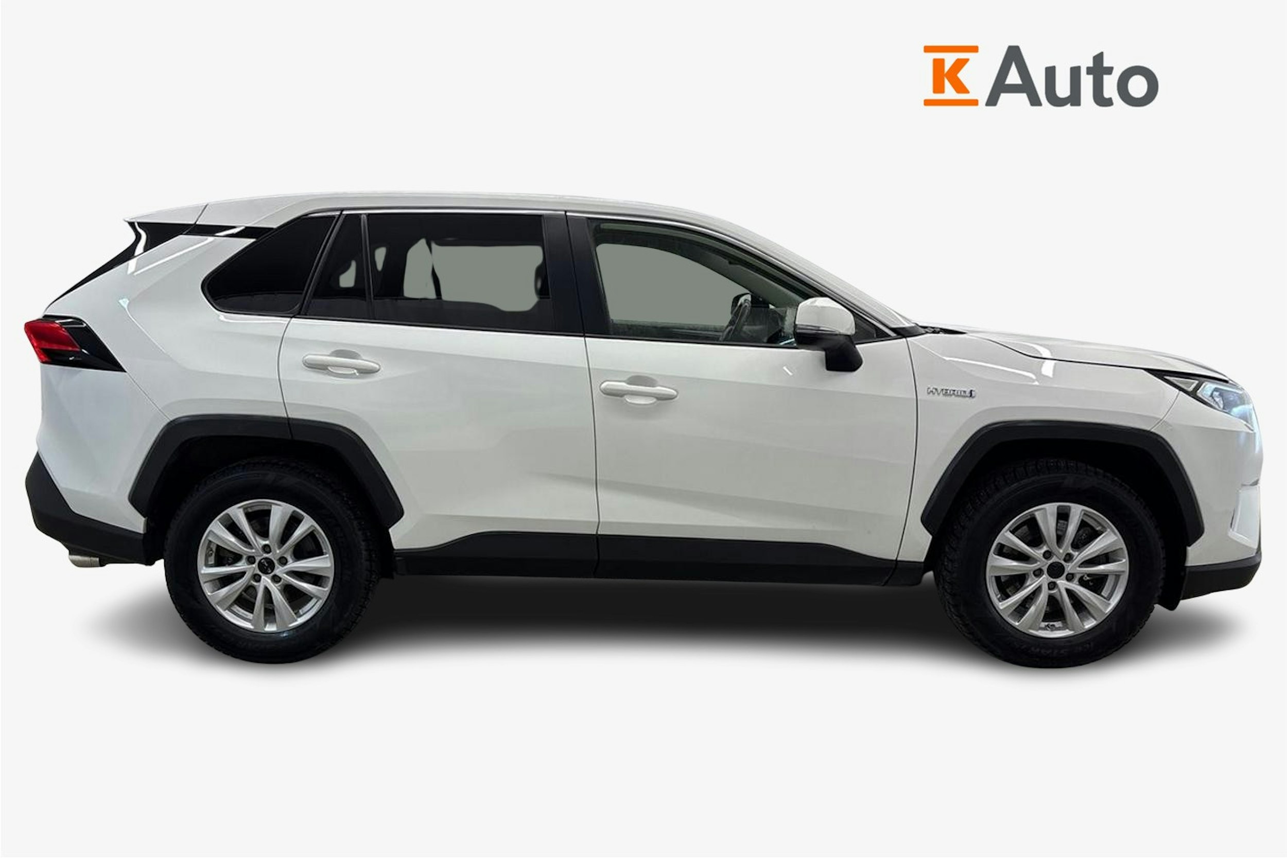 Valkoinen Toyota RAV4 2020 kuva 6.