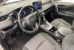 Valkoinen Toyota RAV4 2020 kuva 7.