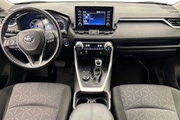 Valkoinen Toyota RAV4 2020 kuva 9.