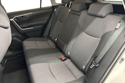 Valkoinen Toyota RAV4 2020 kuva 10.