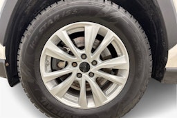 Valkoinen Toyota RAV4 2020 kuva 11.