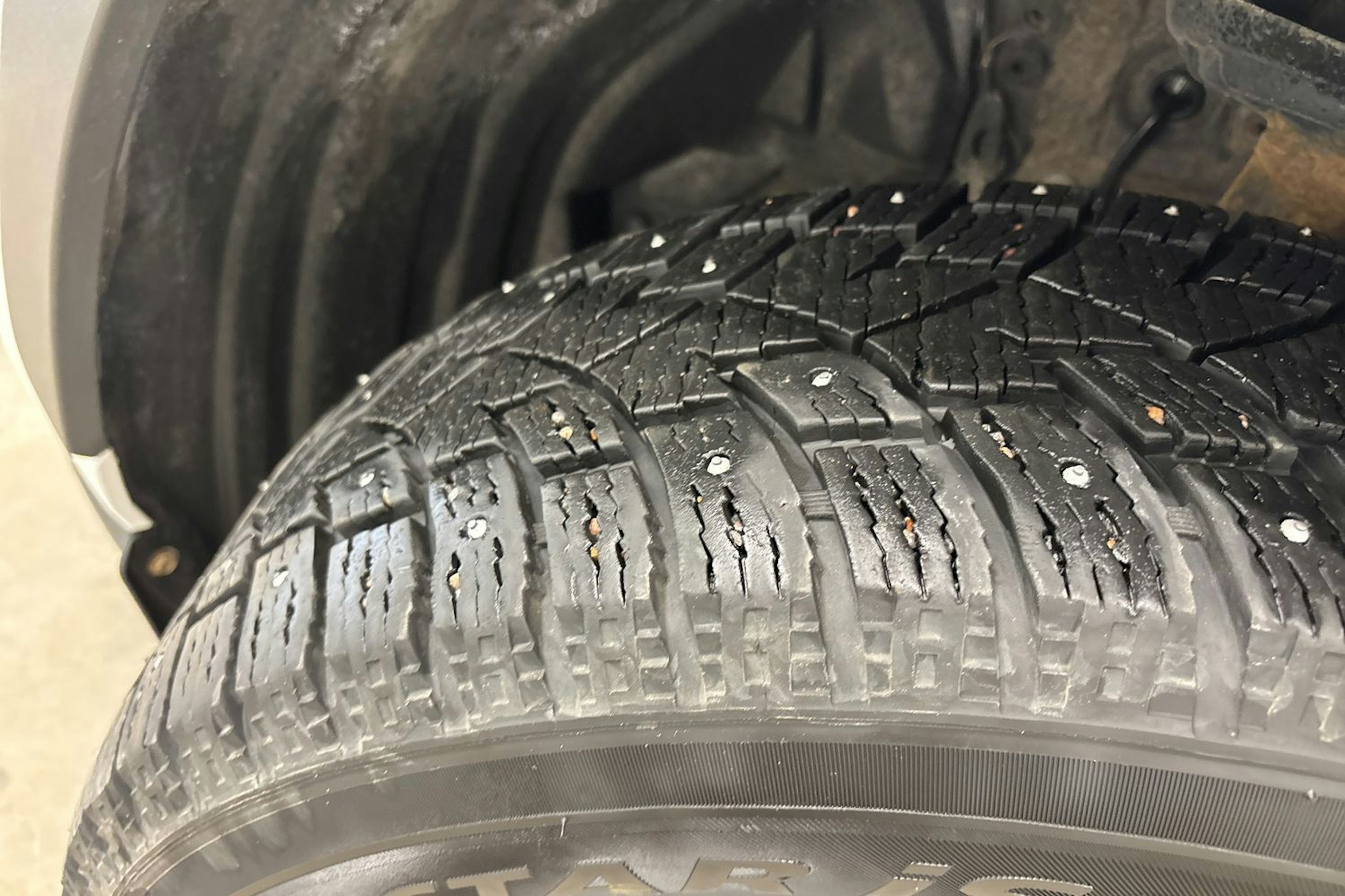 Valkoinen Toyota RAV4 2020 kuva 13.