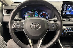 Valkoinen Toyota RAV4 2020 kuva 14.