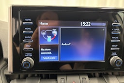 Valkoinen Toyota RAV4 2020 kuva 16.