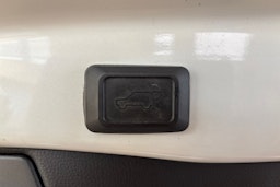 valkoinen Toyota RAV4 2020 kuva 17.