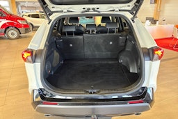 valkoinen Toyota RAV4 2020 kuva 18.