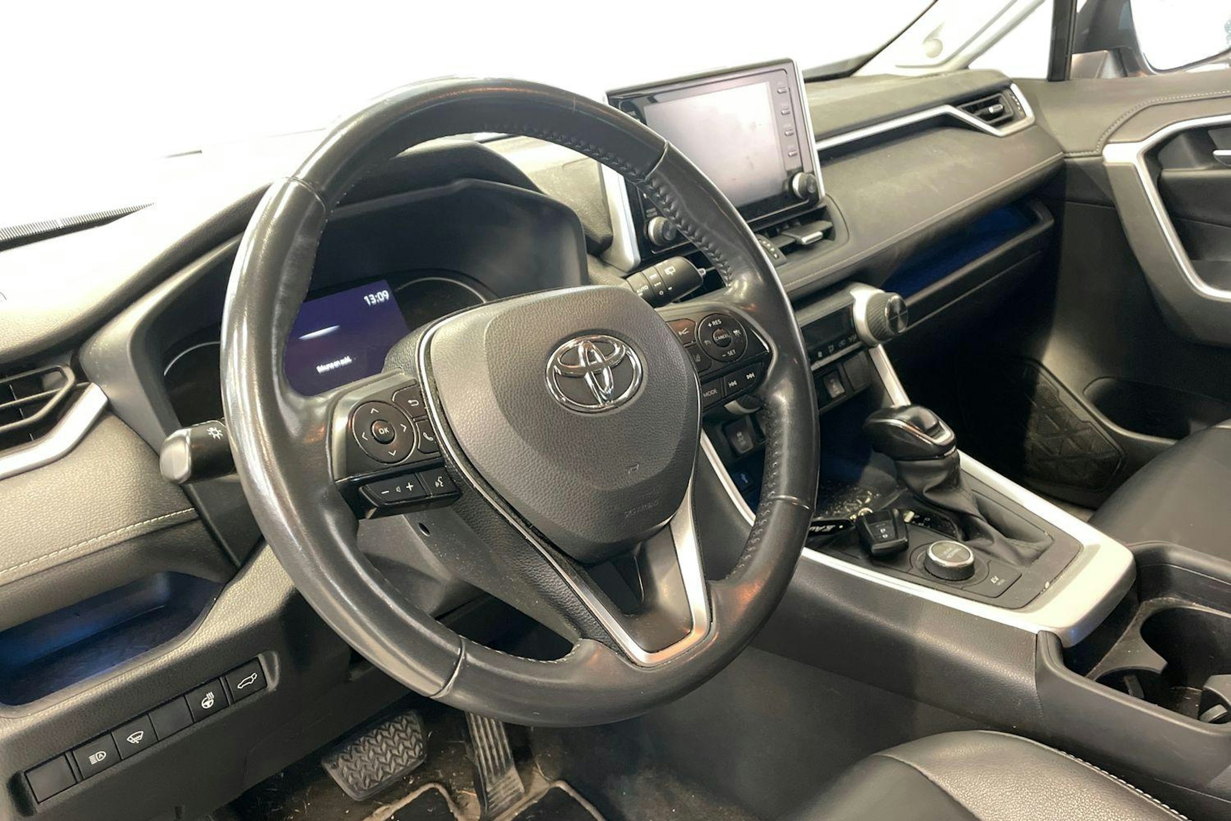 valkoinen Toyota RAV4 2020 kuva 3.