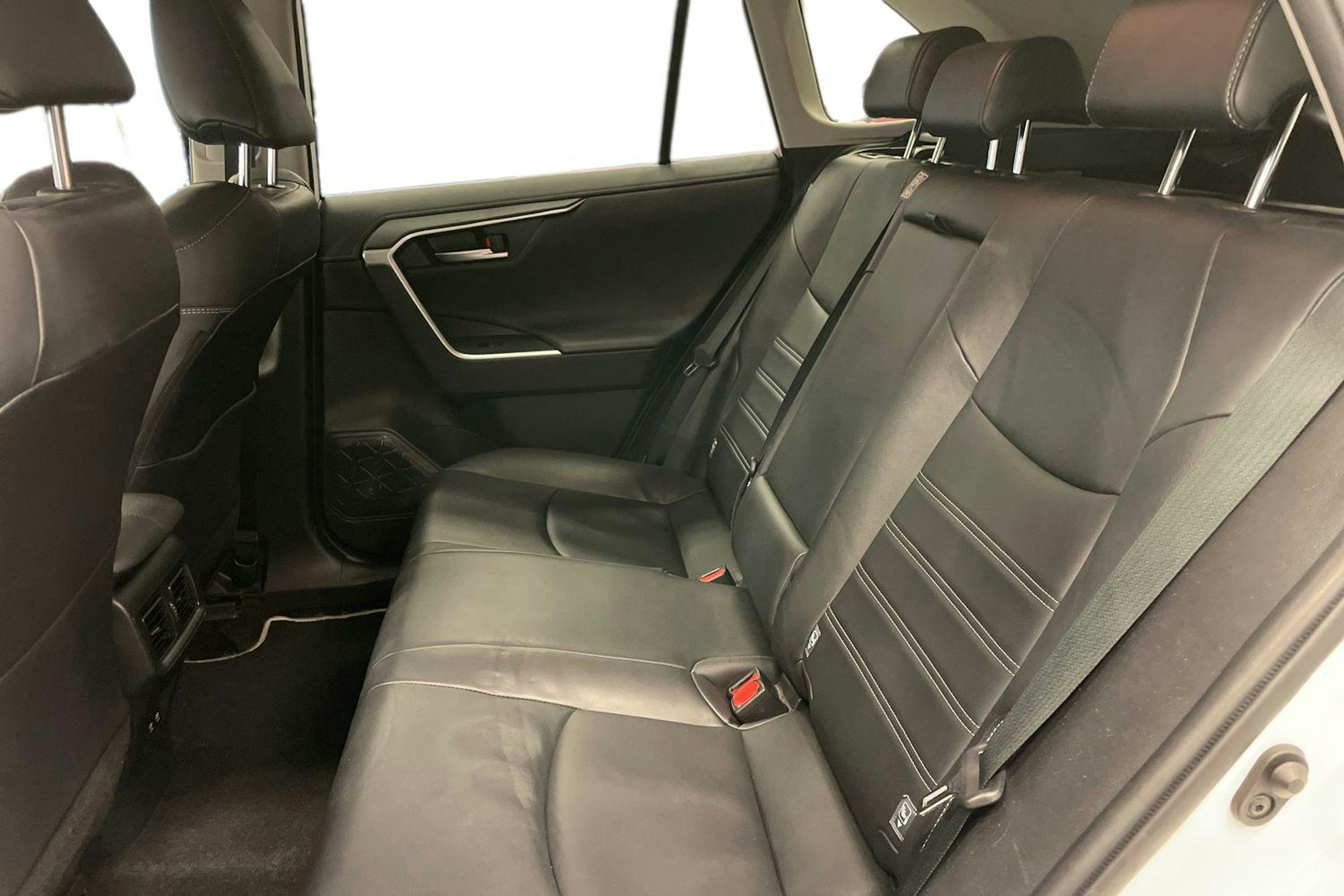 valkoinen Toyota RAV4 2020 kuva 10.