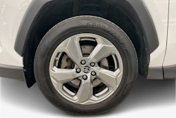 valkoinen Toyota RAV4 2020 kuva 11.