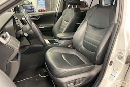 valkoinen Toyota RAV4 2020 kuva 21.