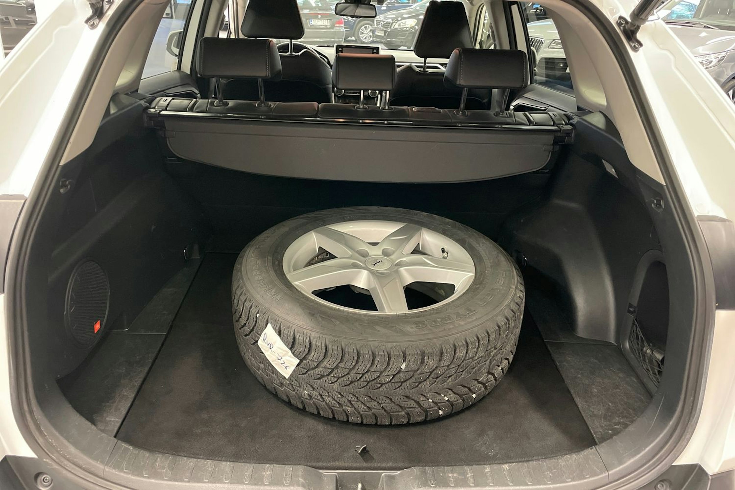 valkoinen Toyota RAV4 2020 kuva 22.