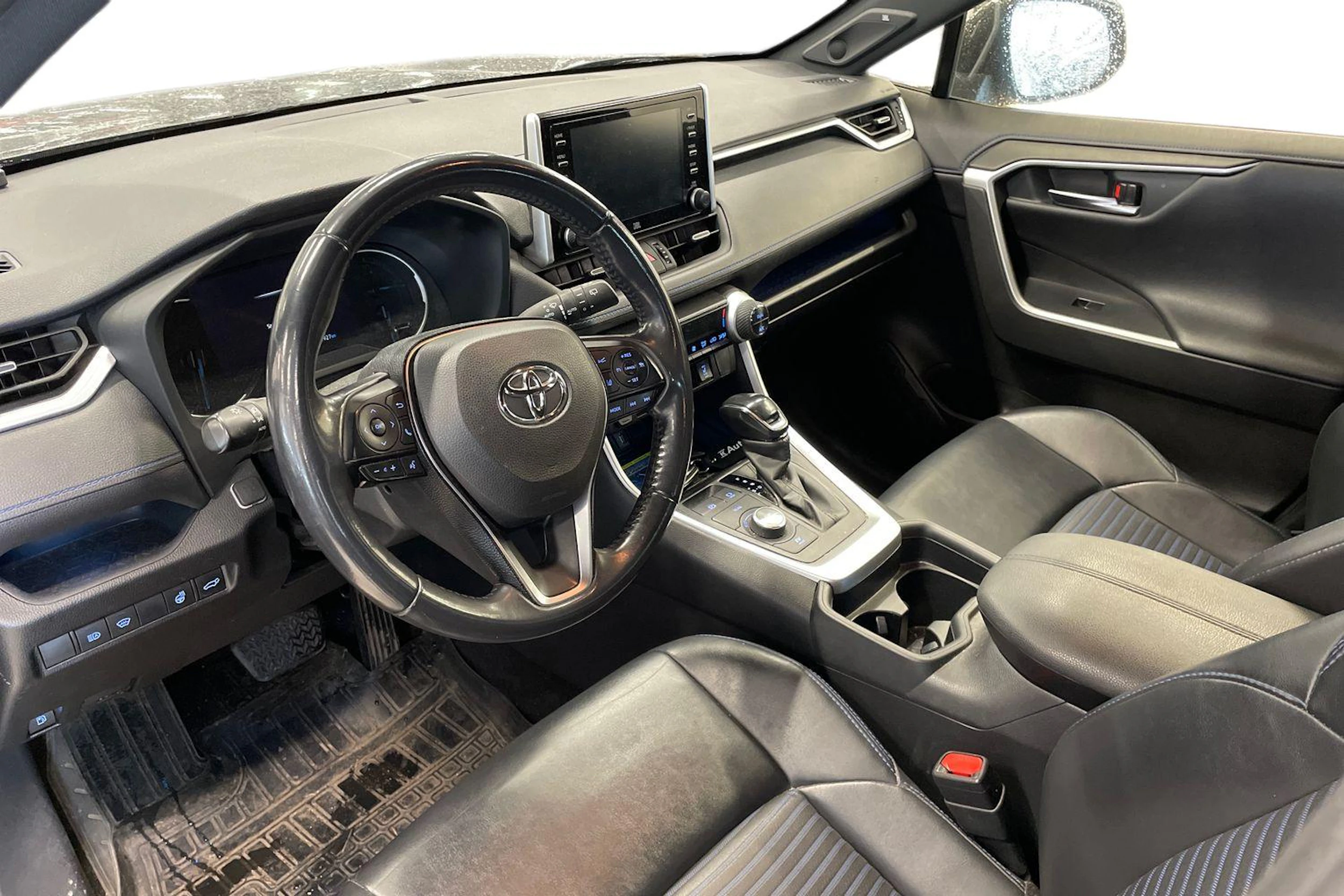 Harmaa Toyota RAV4 2020 kuva 3.