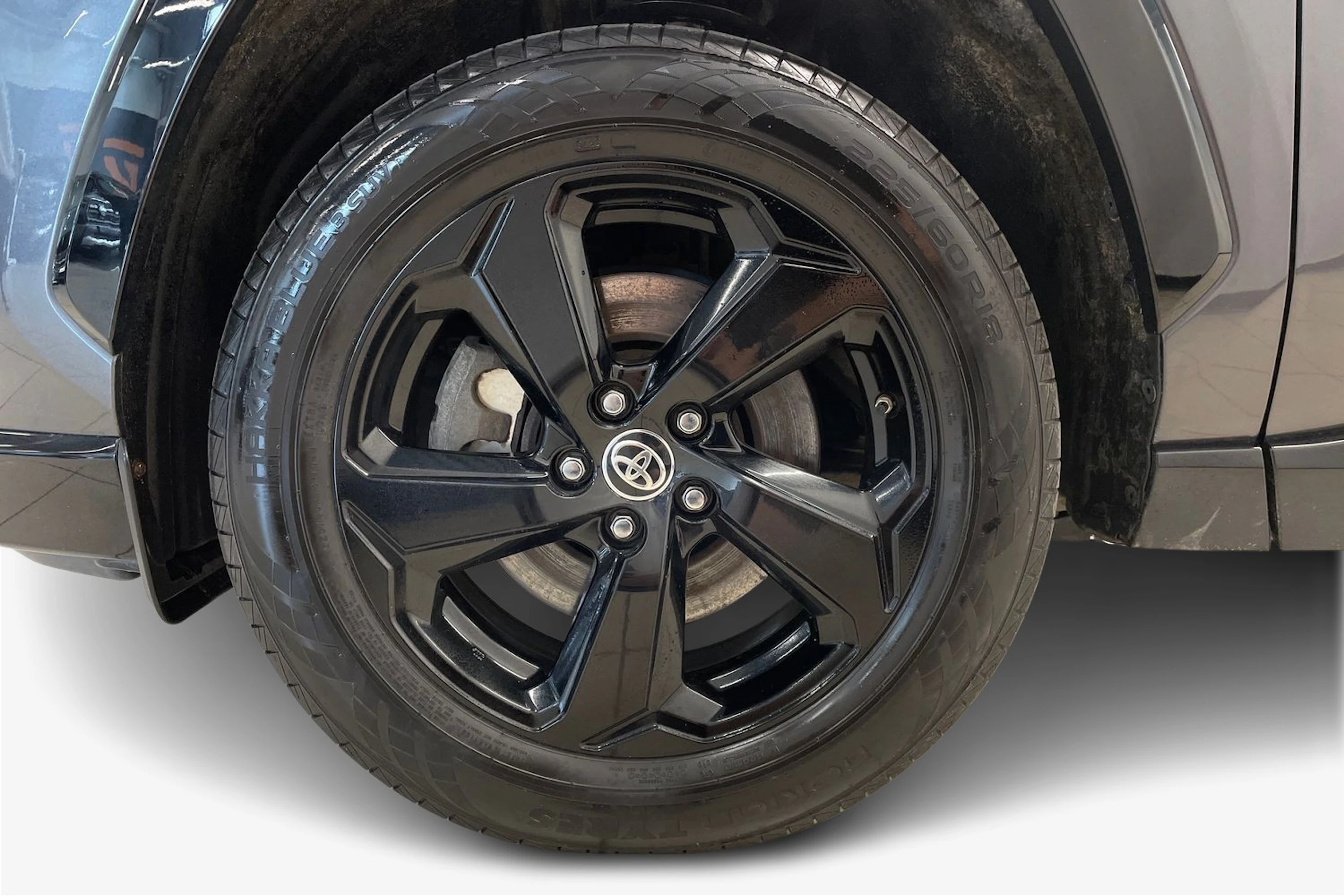 Harmaa Toyota RAV4 2020 kuva 9.