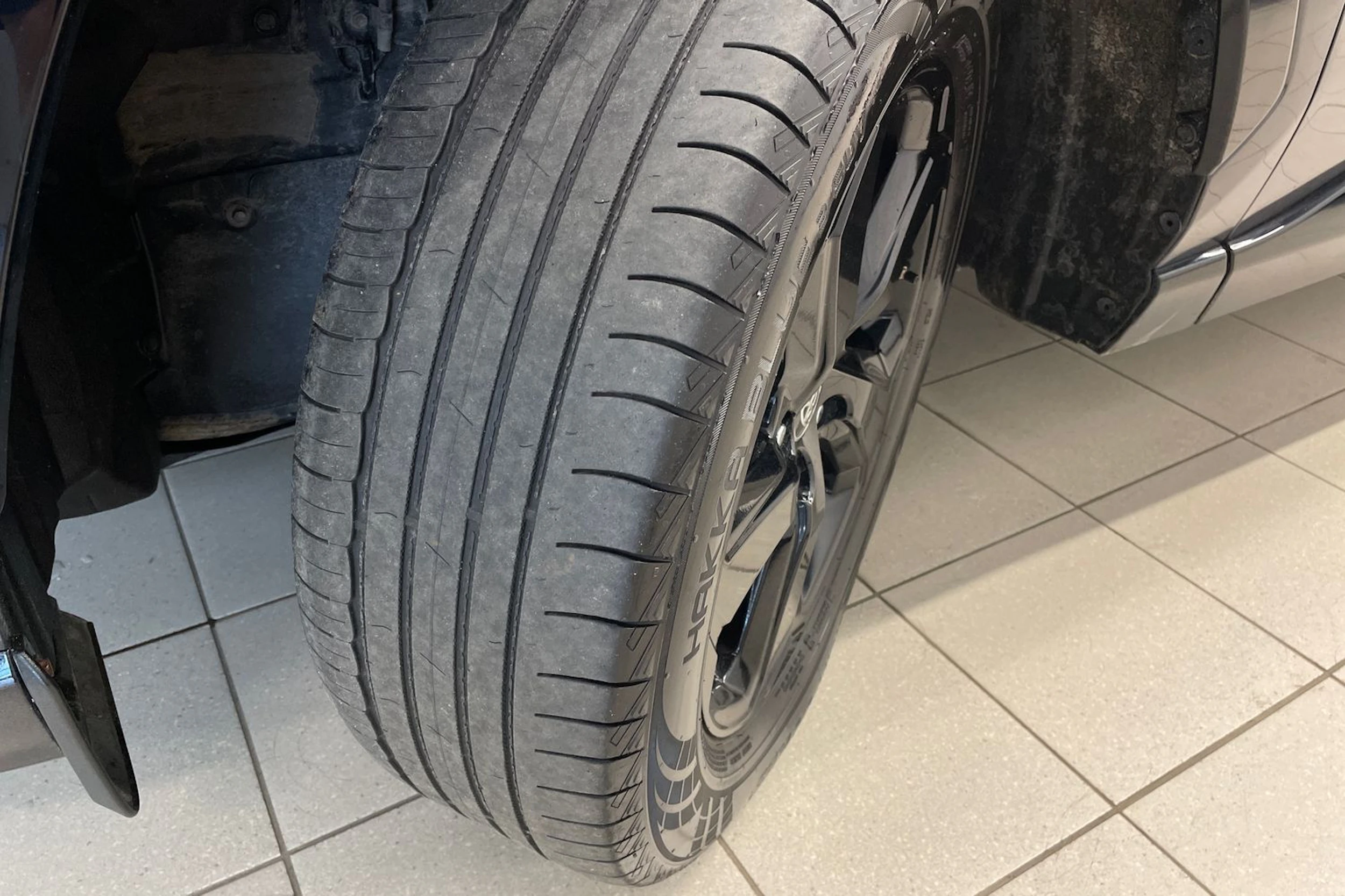 Harmaa Toyota RAV4 2020 kuva 10.