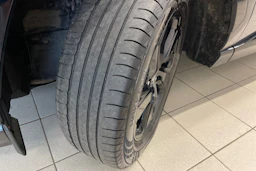 Harmaa Toyota RAV4 2020 kuva 10.