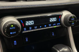 Harmaa Toyota RAV4 2020 kuva 19.