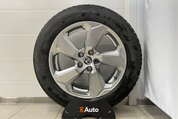 Harmaa Toyota RAV4 2020 kuva 26.