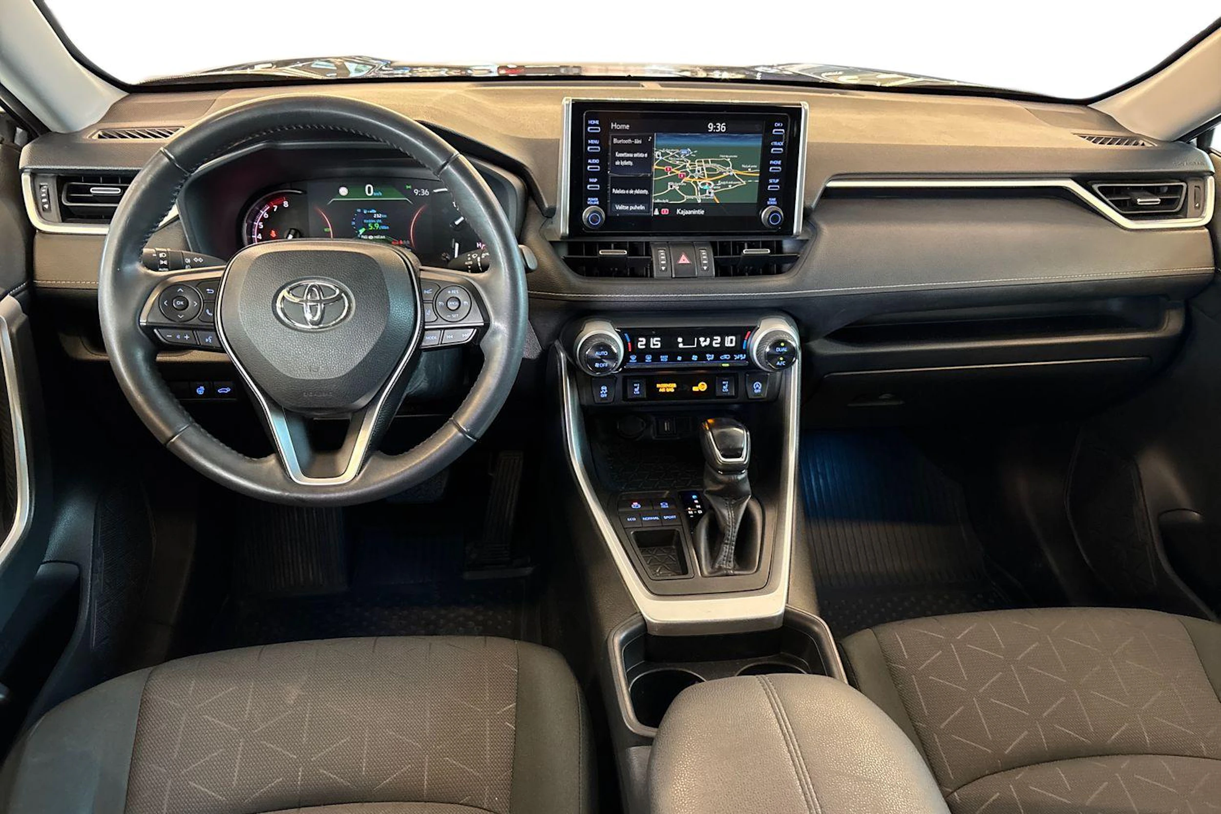 Harmaa Toyota RAV4 2020 kuva 7.