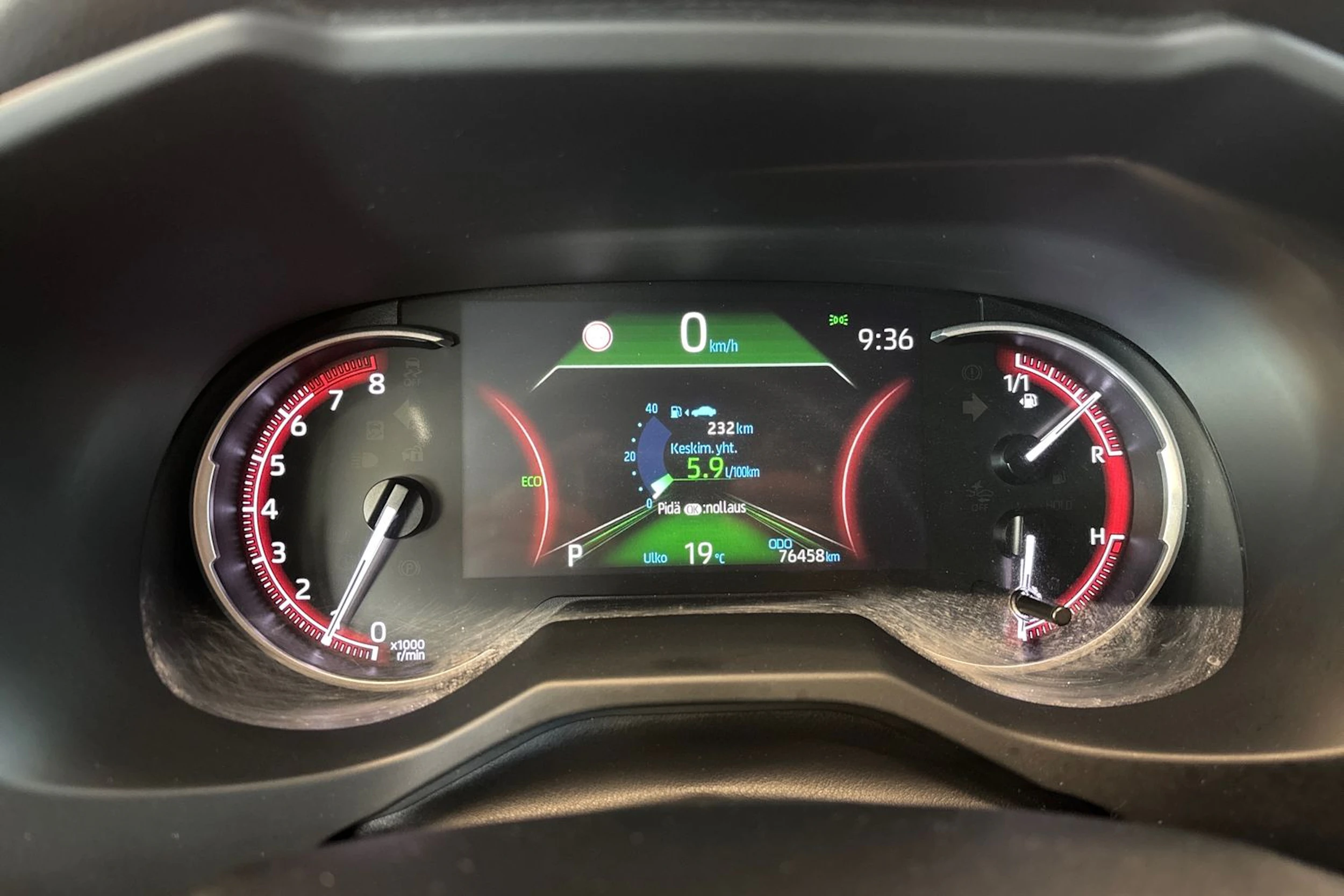 Harmaa Toyota RAV4 2020 kuva 11.