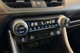 Harmaa Toyota RAV4 2020 kuva 17.
