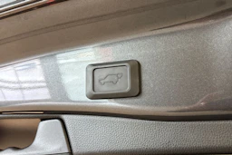 Harmaa Toyota RAV4 2020 kuva 21.
