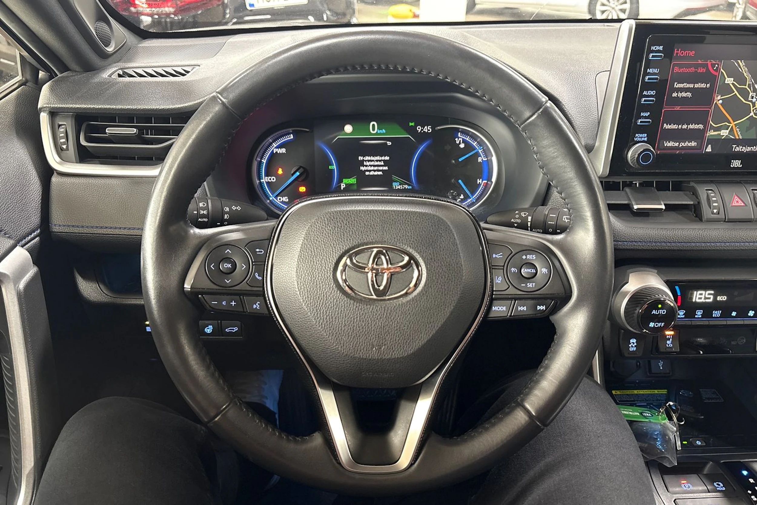 Valkoinen Toyota RAV4 2020 kuva 16.