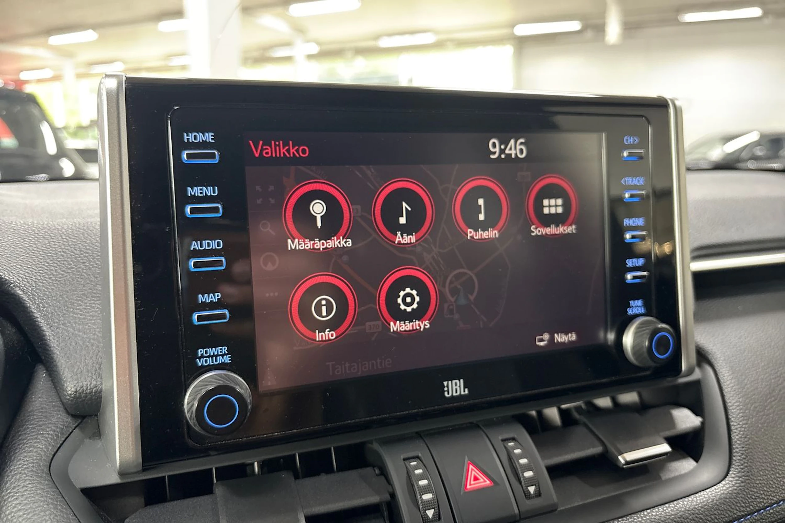 Valkoinen Toyota RAV4 2020 kuva 21.