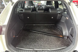 Valkoinen Toyota RAV4 2020 kuva 27.