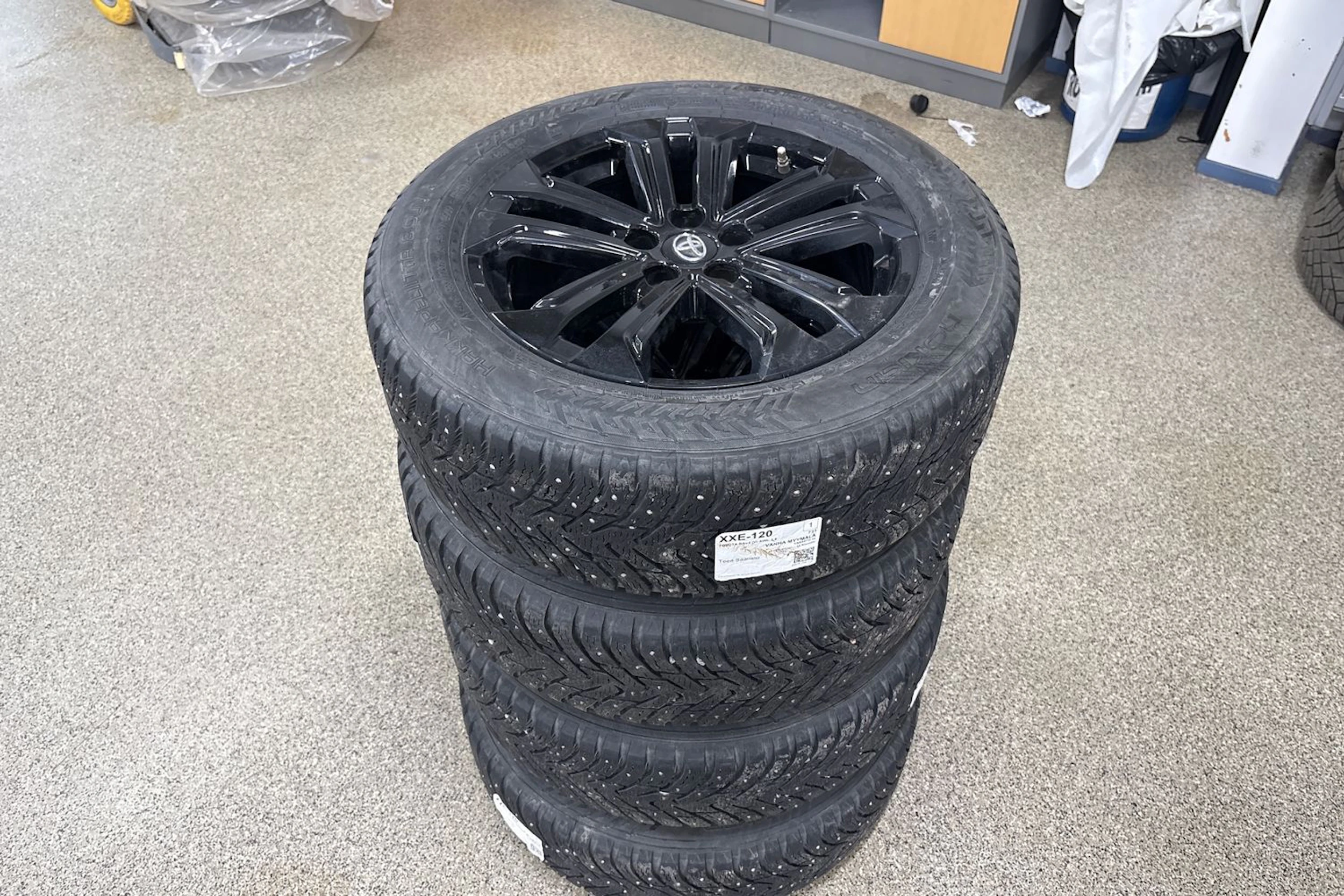 Valkoinen Toyota RAV4 2020 kuva 30.