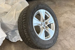 musta Toyota RAV4 2020 kuva 15.