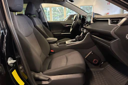 musta Toyota RAV4 2020 kuva 19.