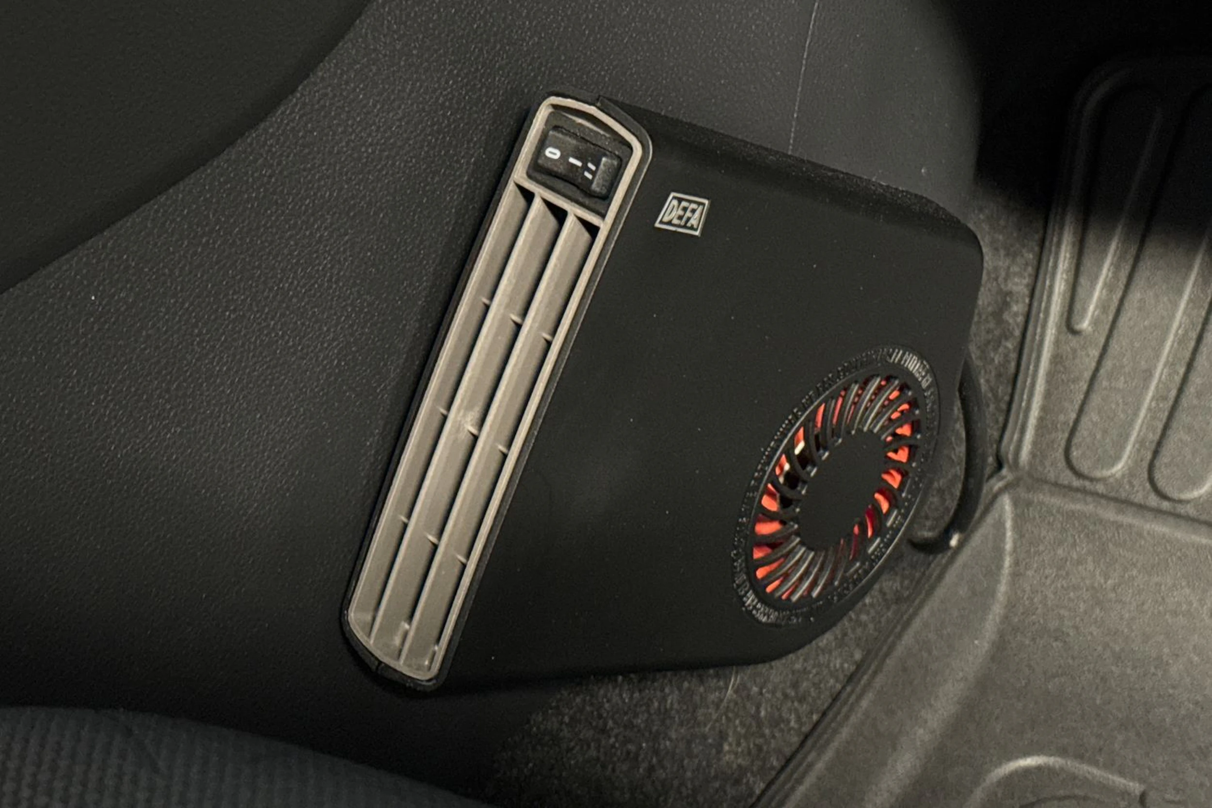 musta Toyota RAV4 2020 kuva 20.