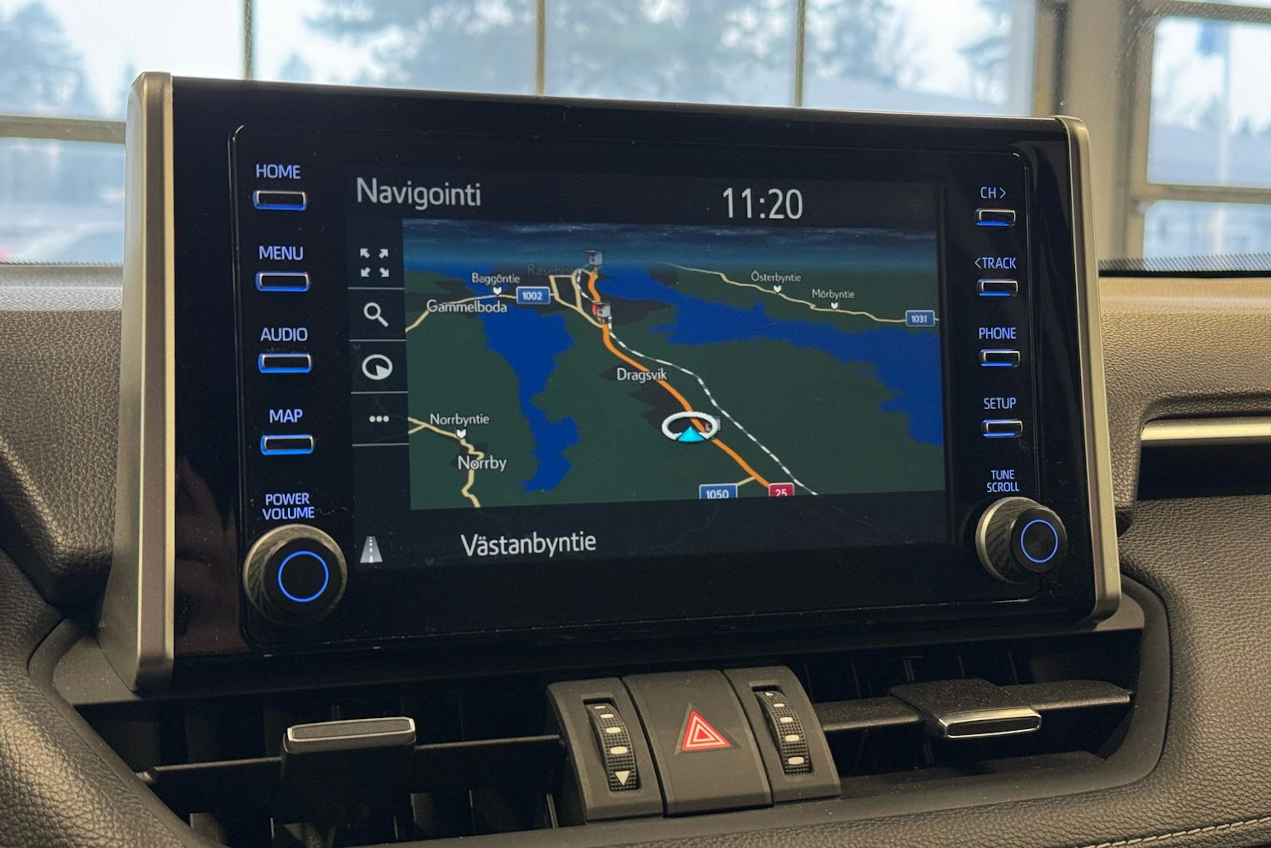 musta Toyota RAV4 2020 kuva 25.