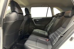 valkoinen Toyota RAV4 2020 kuva 10.