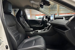 valkoinen Toyota RAV4 2020 kuva 15.