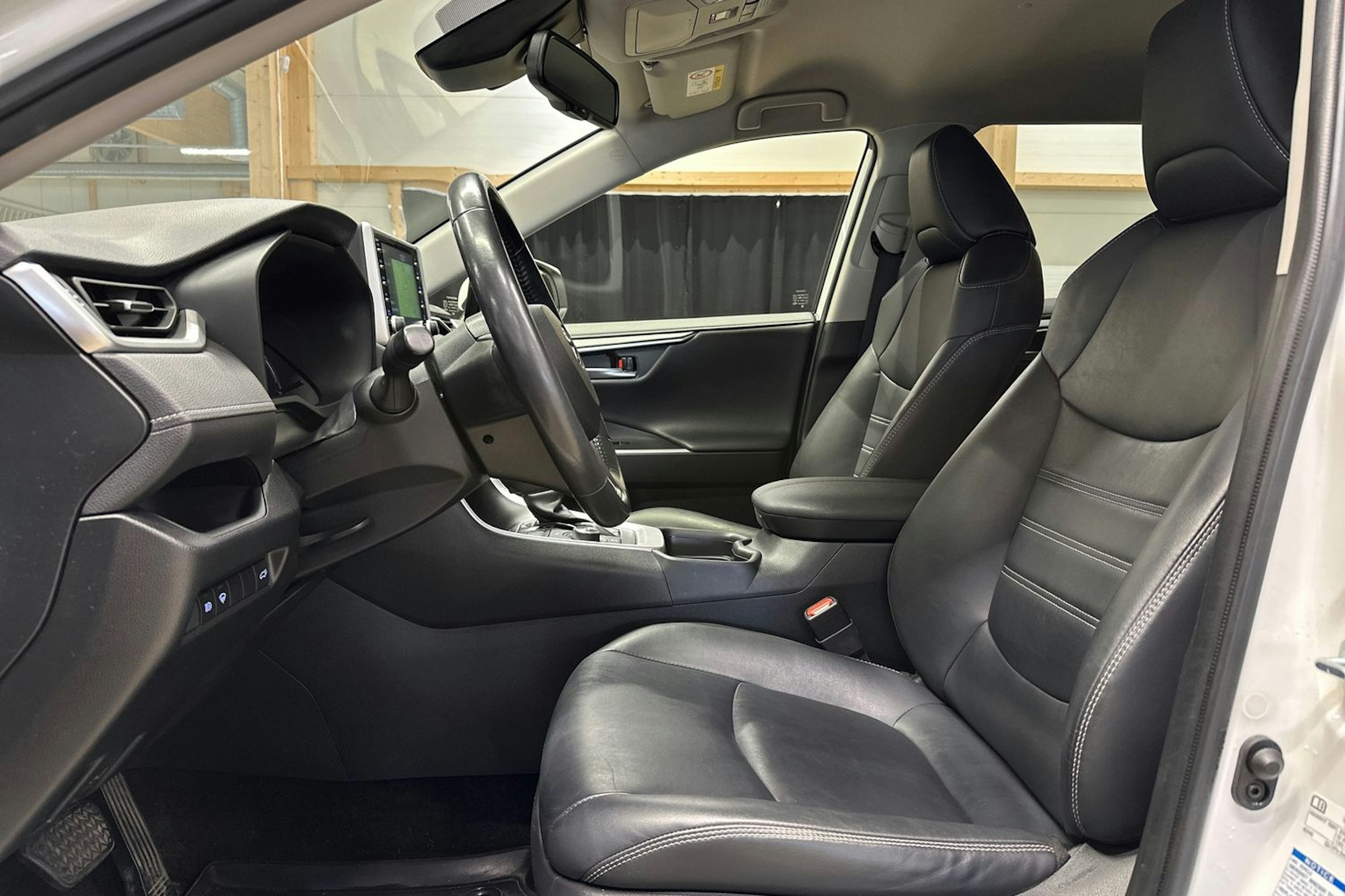 valkoinen Toyota RAV4 2020 kuva 17.