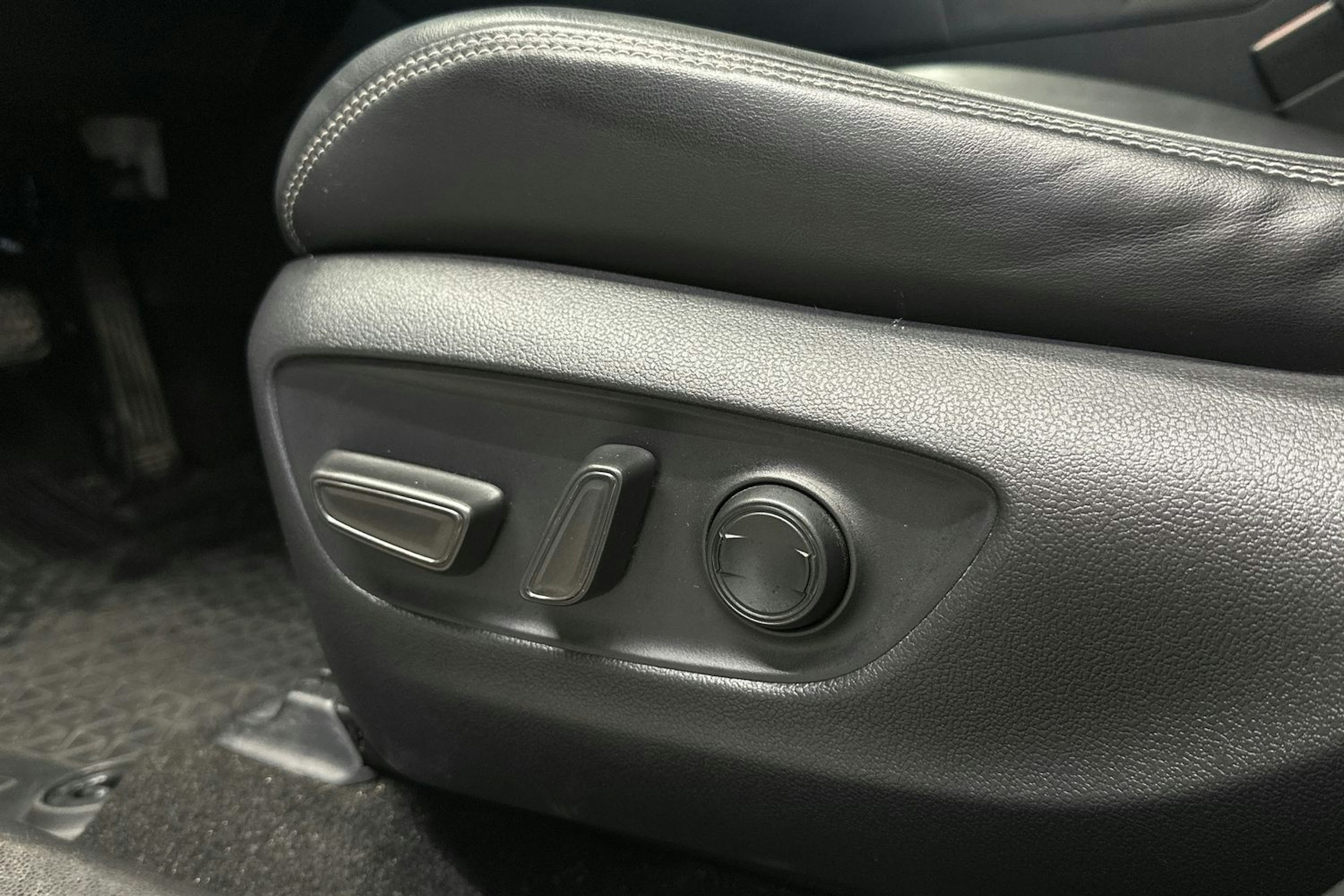 valkoinen Toyota RAV4 2020 kuva 18.