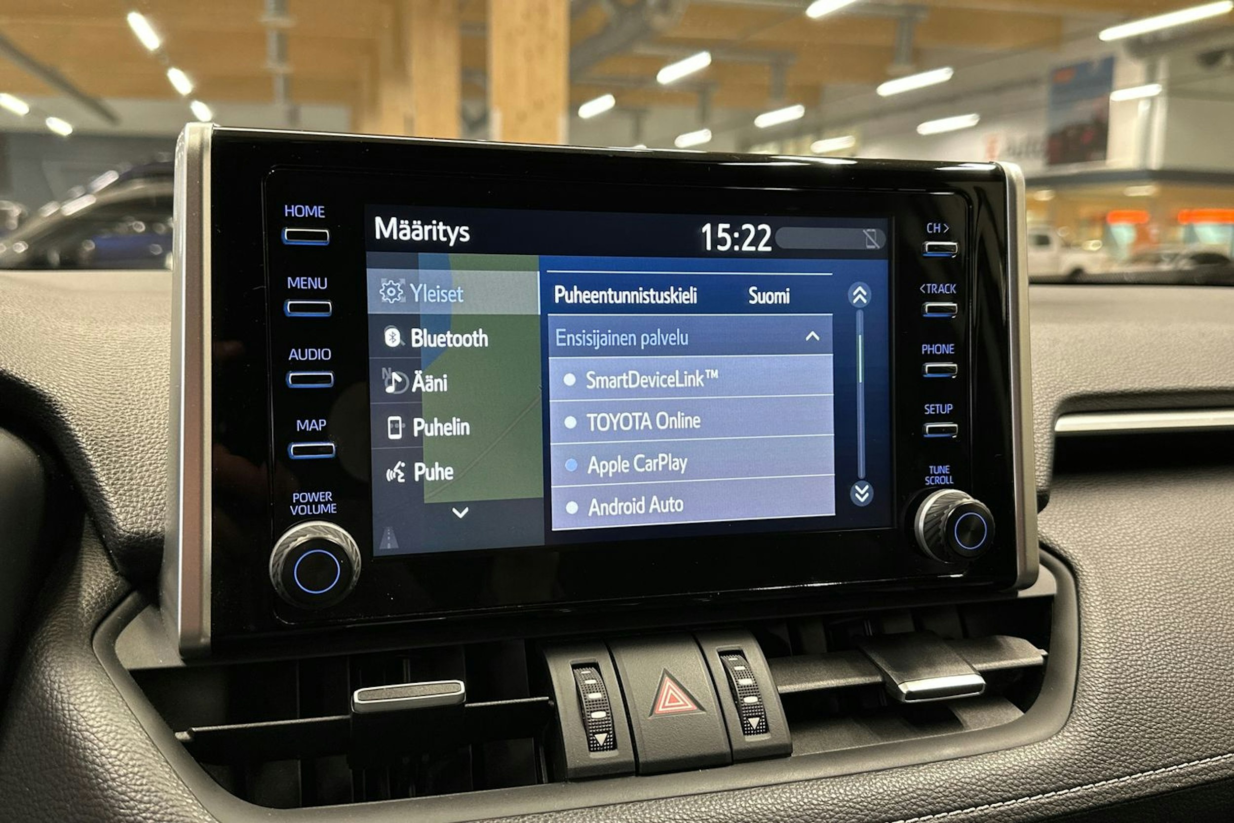 valkoinen Toyota RAV4 2020 kuva 21.
