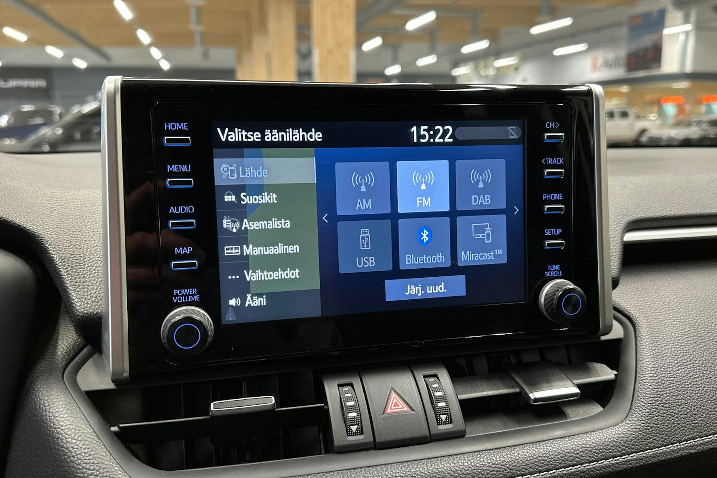 valkoinen Toyota RAV4 2020 kuva 22.