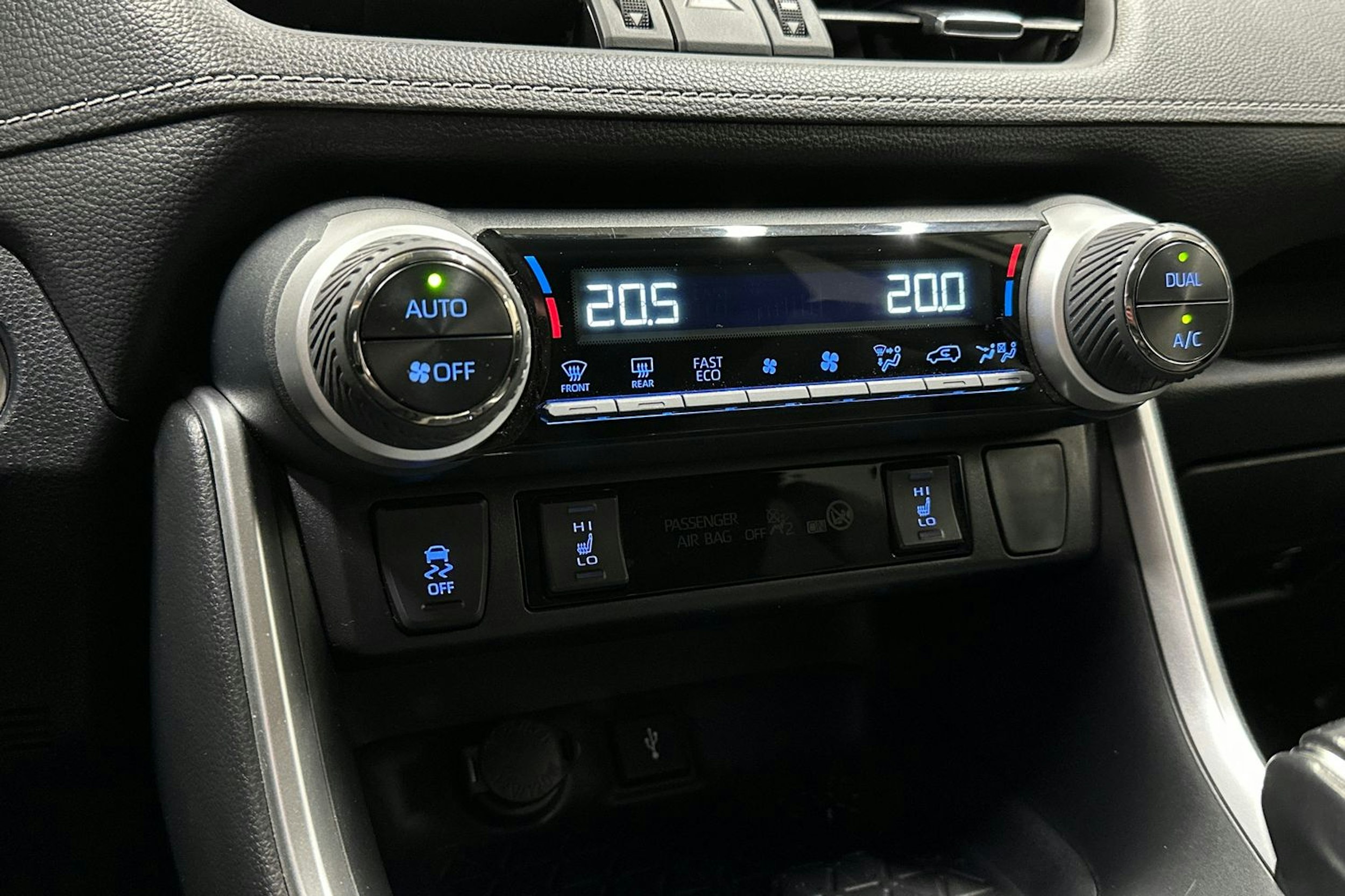 valkoinen Toyota RAV4 2020 kuva 24.