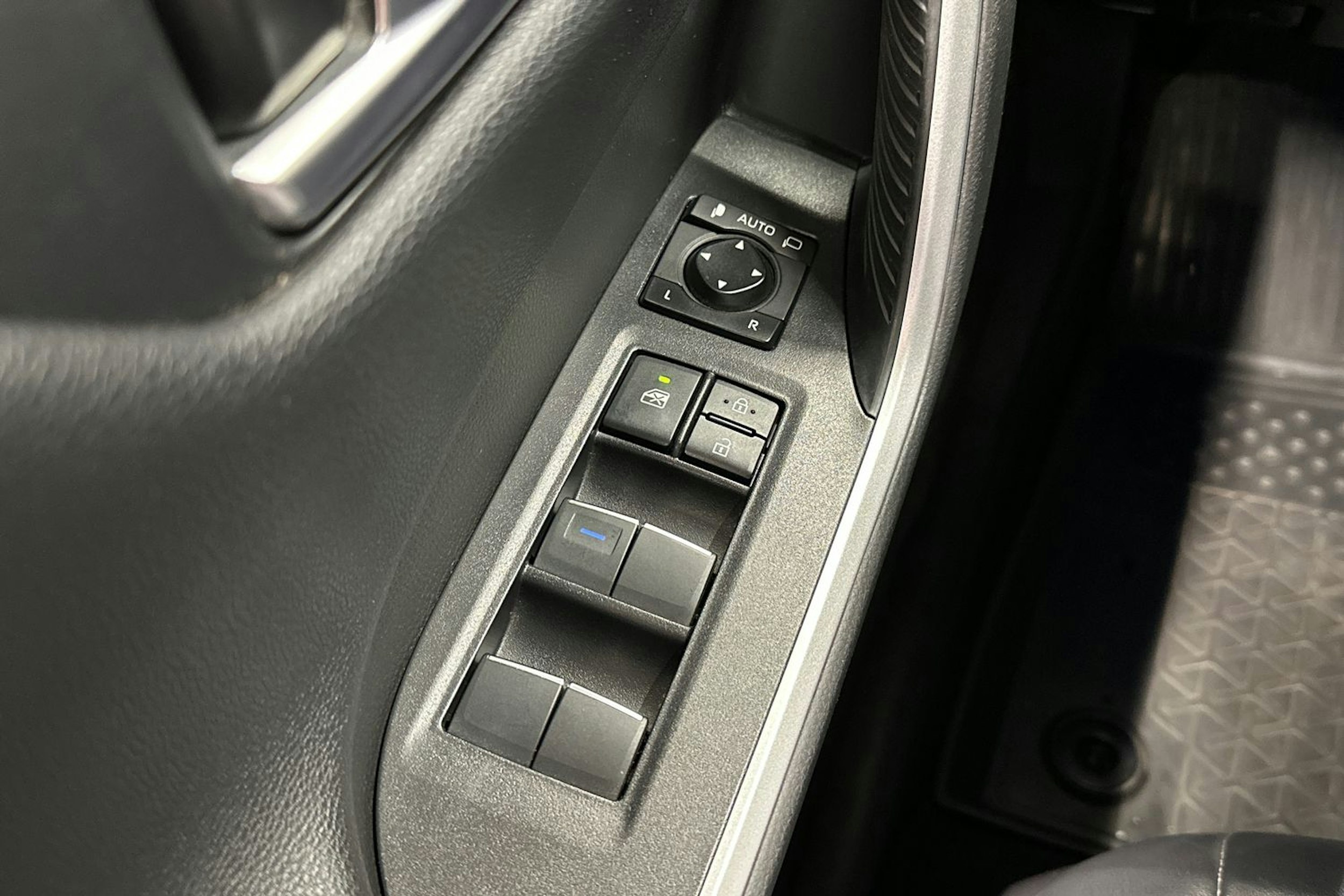 valkoinen Toyota RAV4 2020 kuva 30.