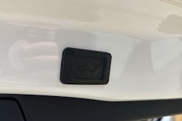 valkoinen Toyota RAV4 2020 kuva 32.