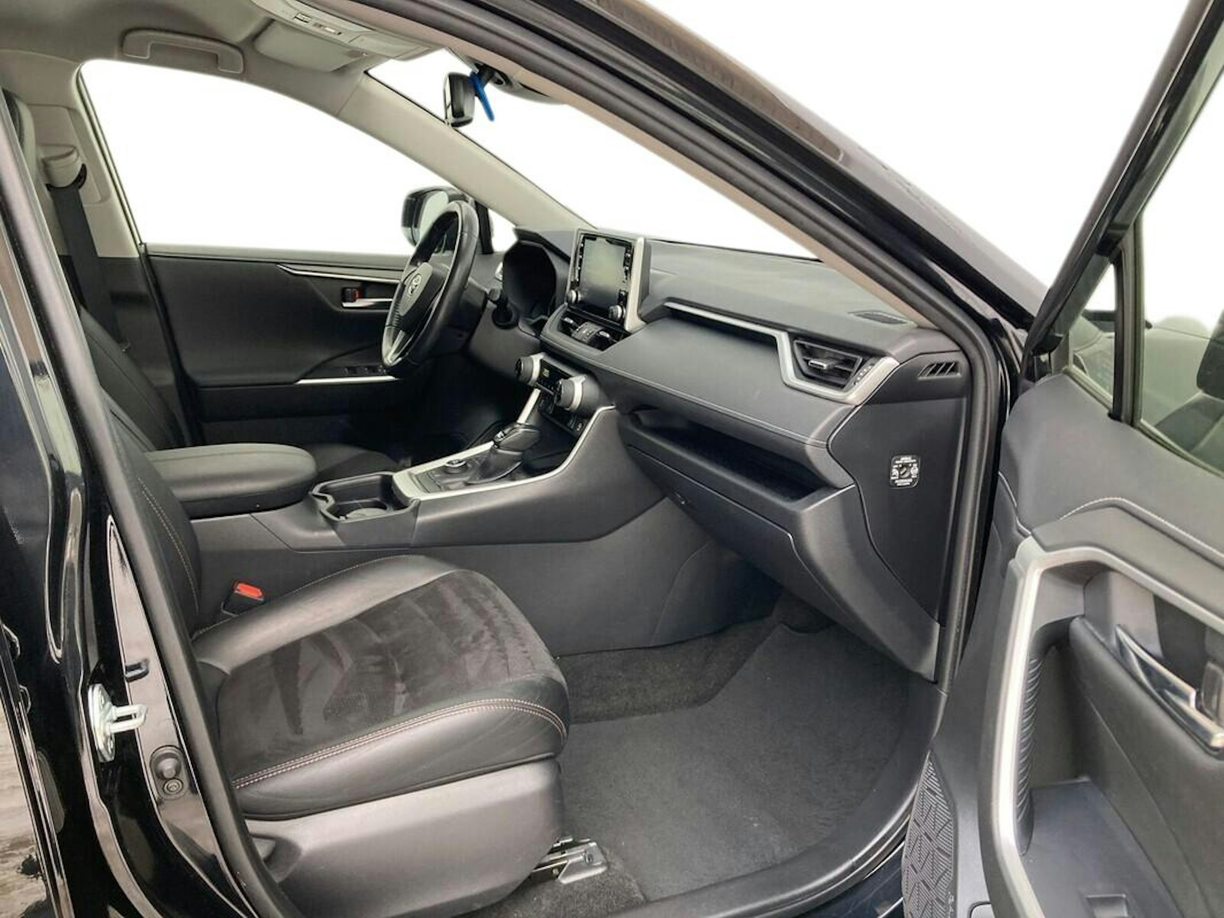 met. musta Toyota RAV4 2021 kuva 5.