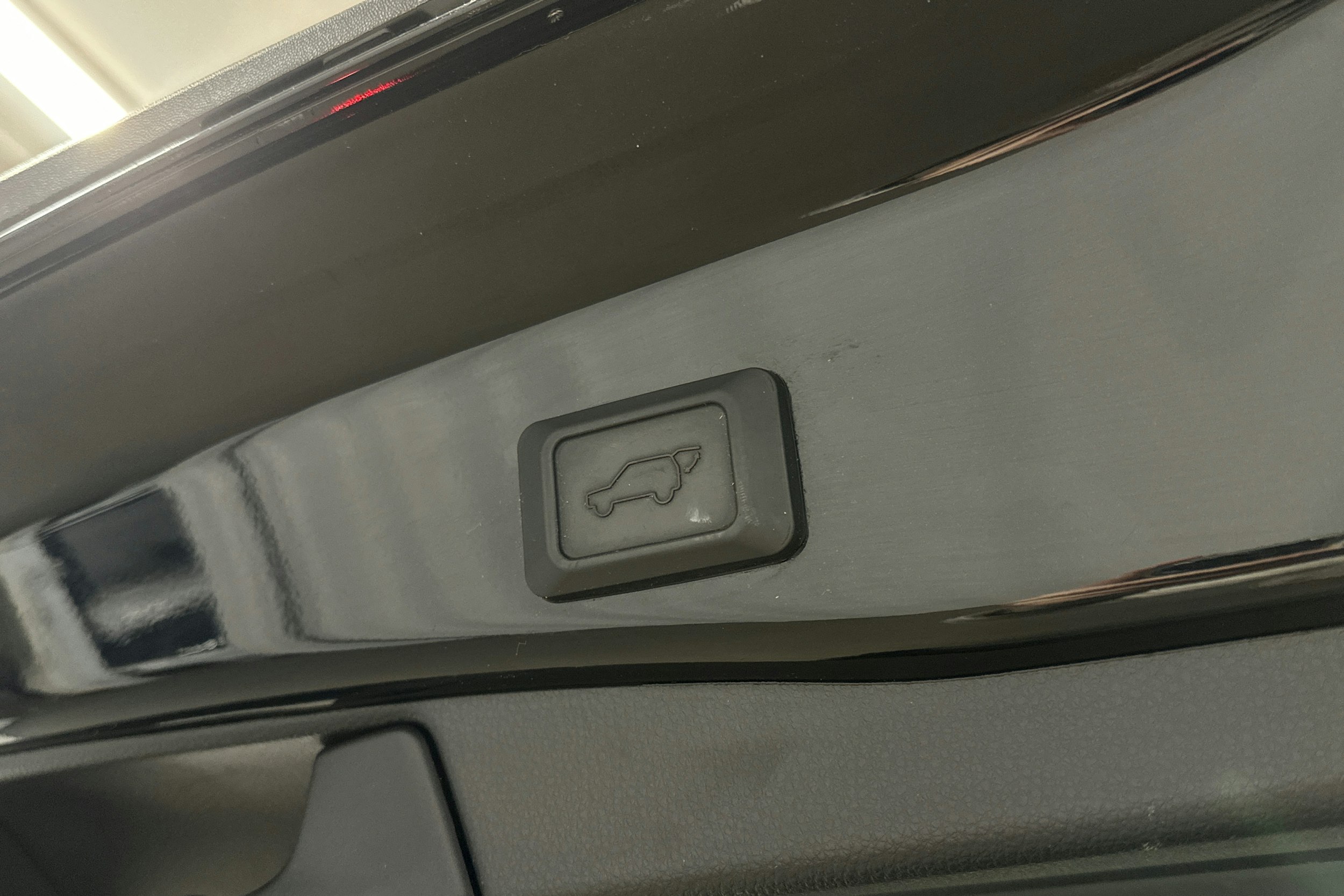 met. musta Toyota RAV4 2021 kuva 15.