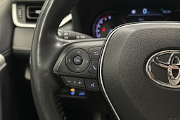 met. musta Toyota RAV4 2021 kuva 18.